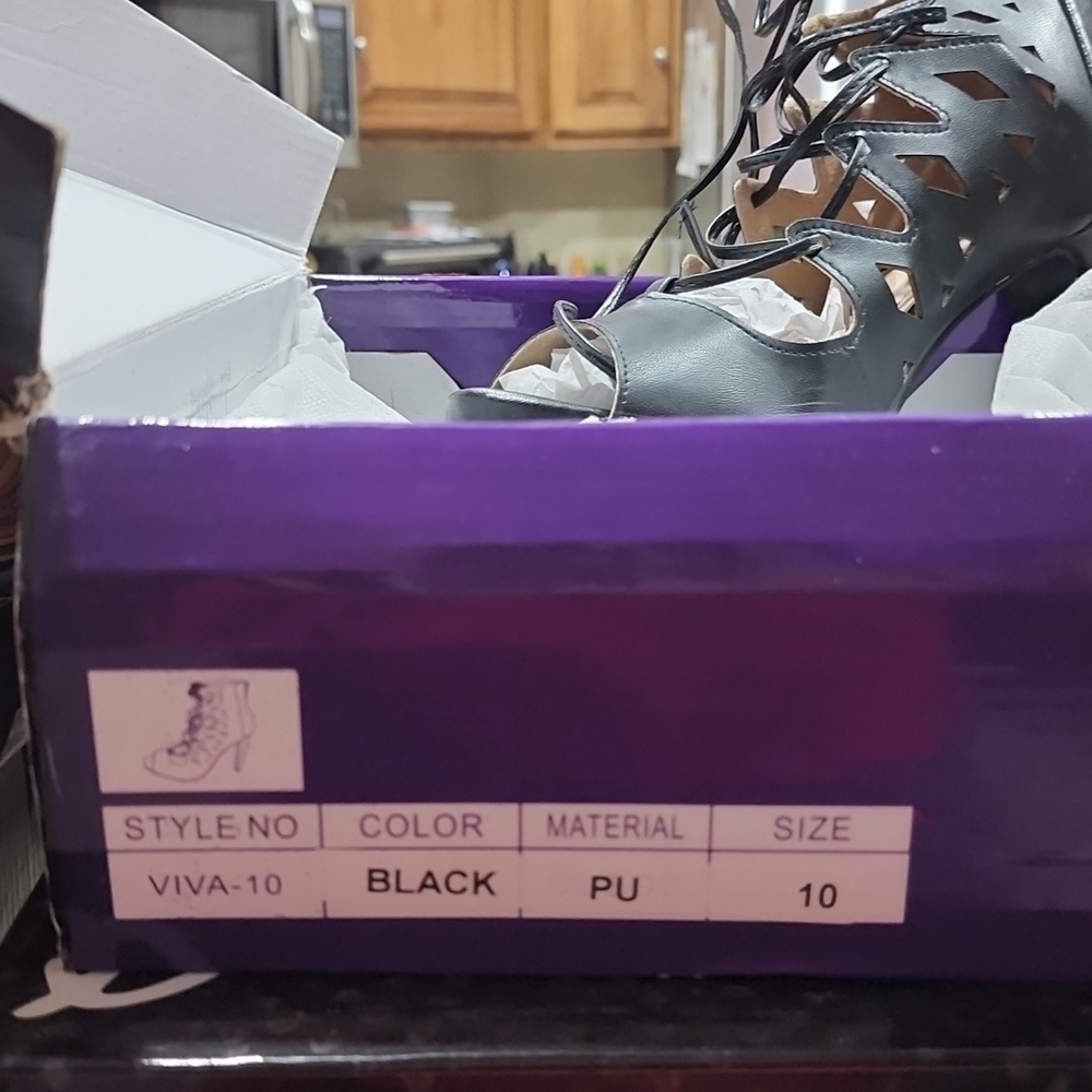 High Heels - Picture 2 of 3